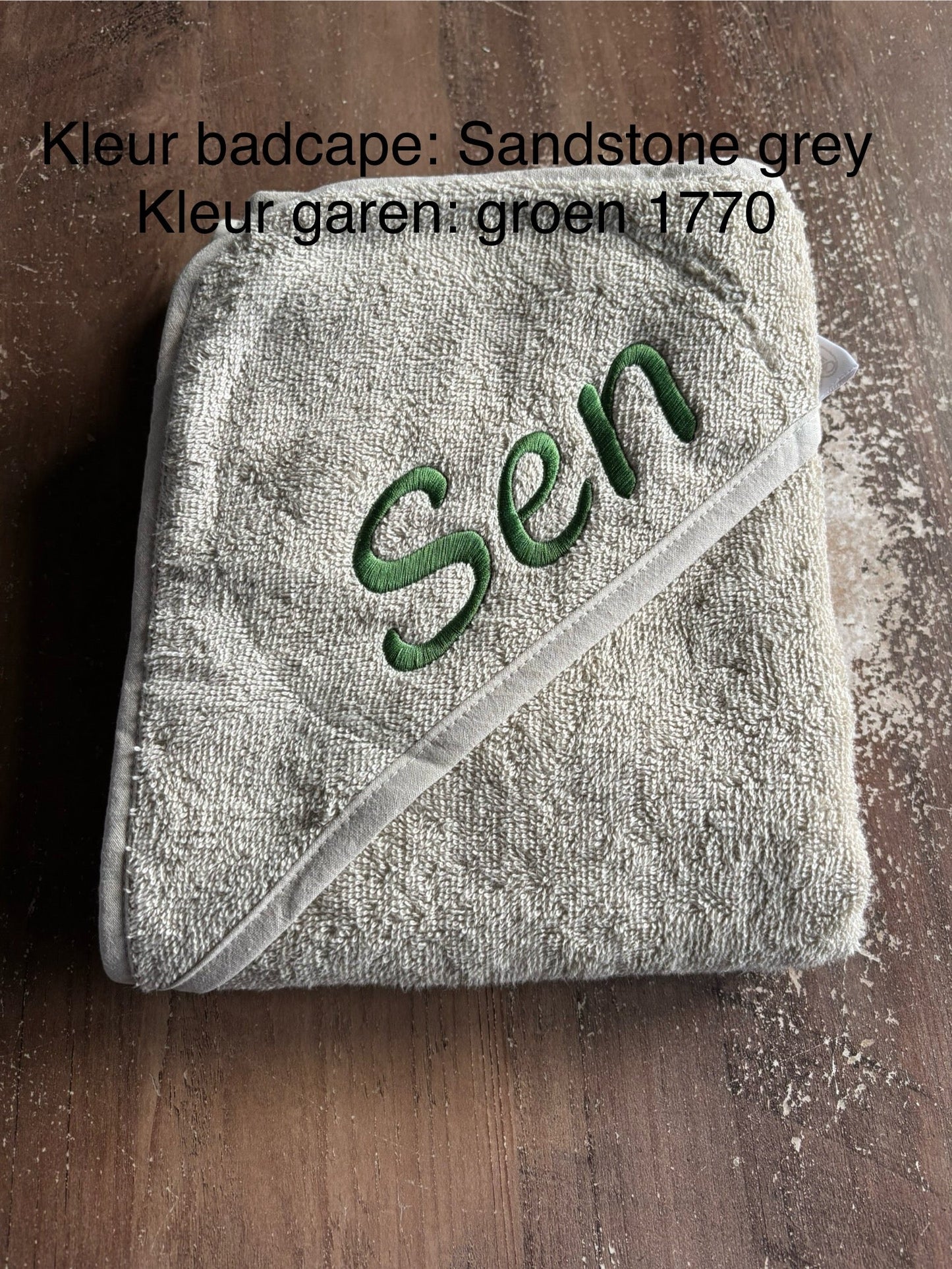 Luxe Badcape met Geborduurde Naam – Comfort & Persoonlijke Touch ByMVcrafts