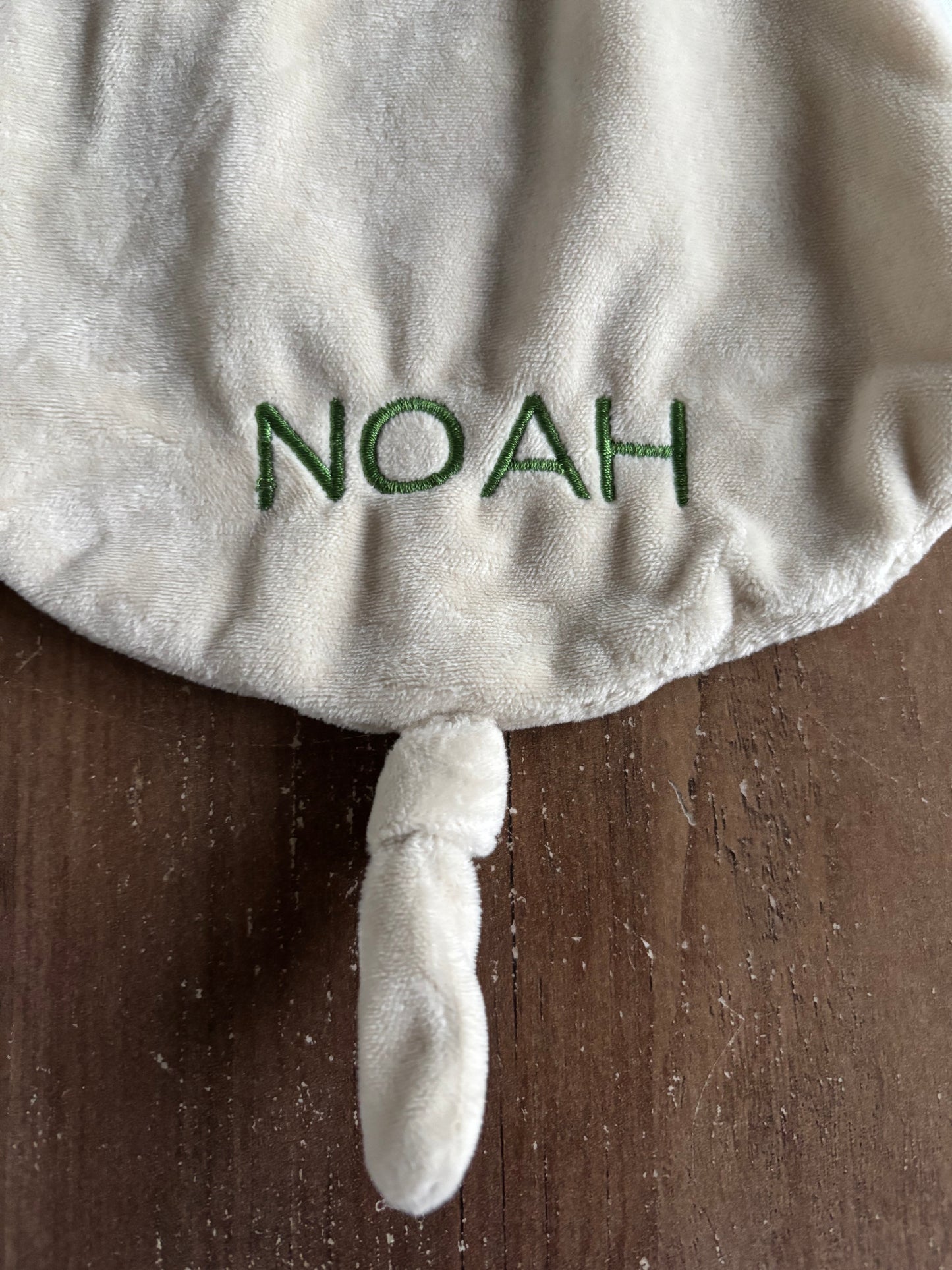 Tutdoekje/knuffeldoekje slingeraapje met geborduurde naam