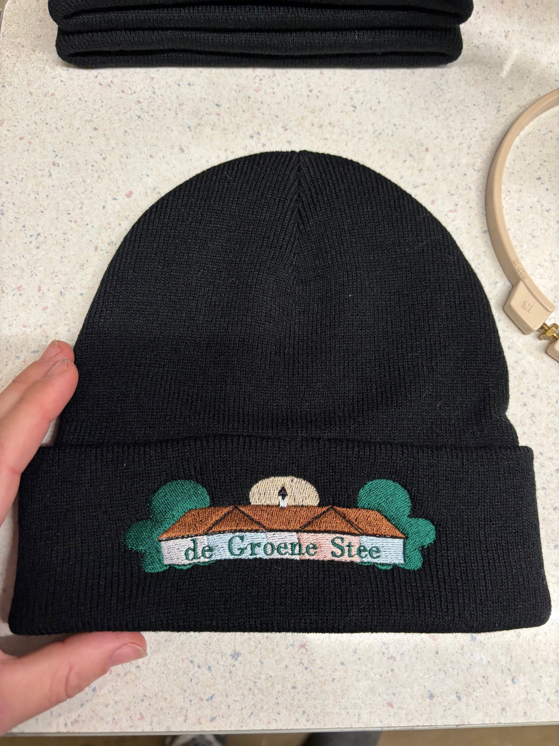 Mutsen met persoonlijke borduring/Logo ByMVcrafts