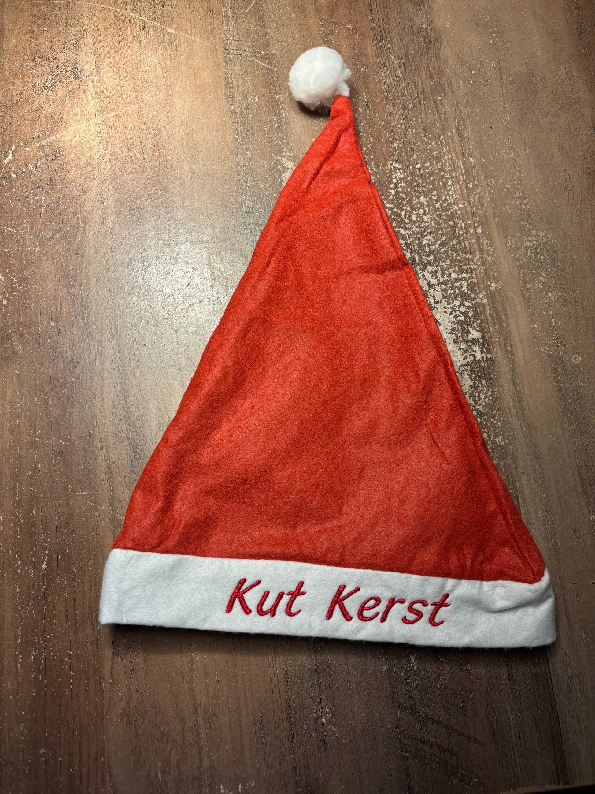 Kerstmuts op Maat – Personaliseer met geborduurde Naam of Tekst ByMVcrafts